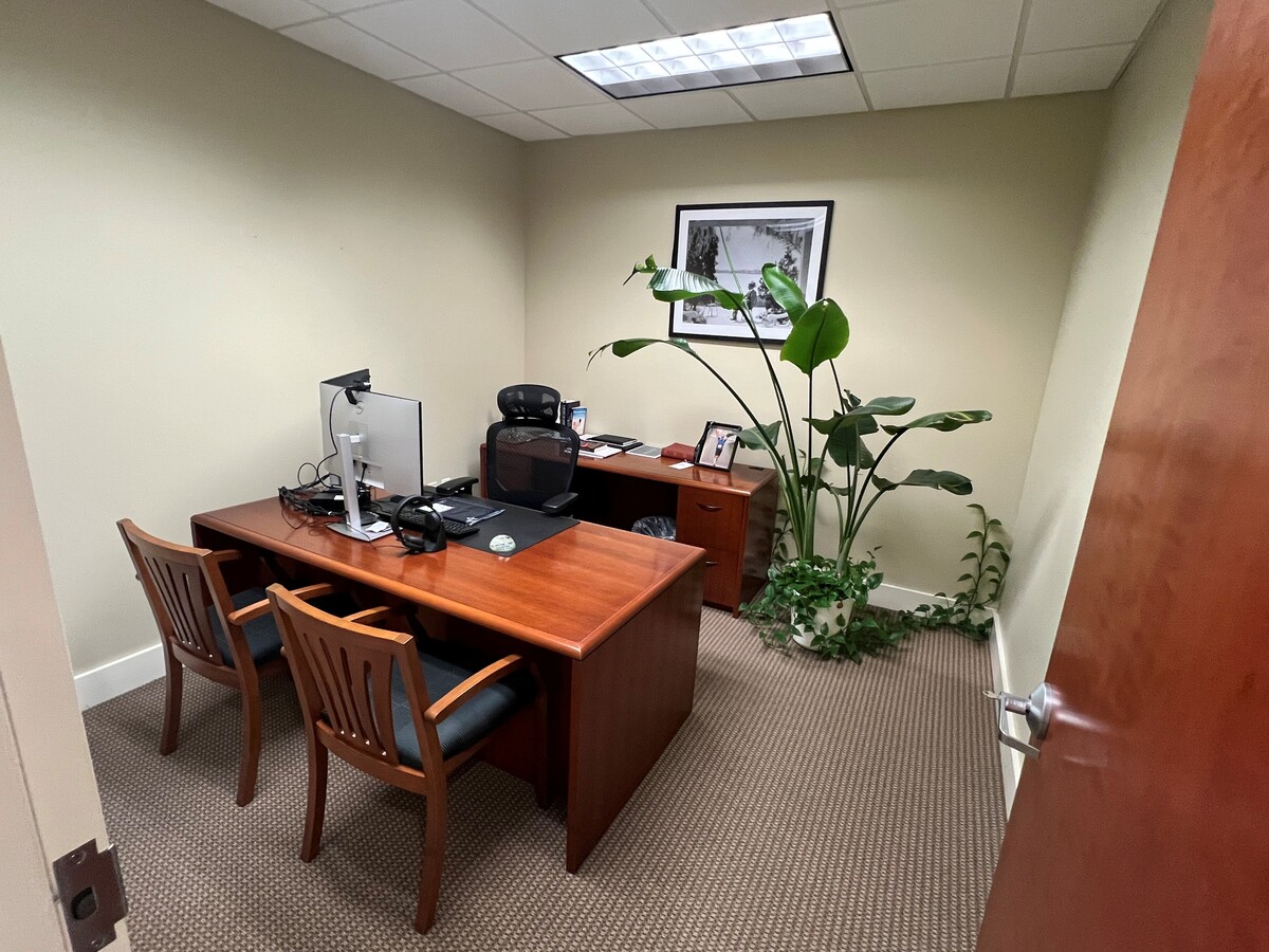 320 1st St N, Jacksonville Beach, FL 32250 - Unit 703 - - Interior Photo - Image 2 of 3