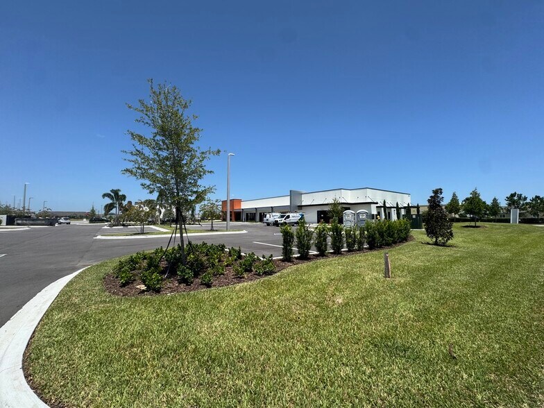 8795 Ivanhoe Drive, Melbourne, FL à louer - Photo du bâtiment - Image 1 de 12
