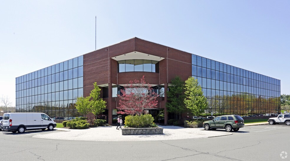 101 Morgan Ln, Plainsboro, NJ à louer - Photo du bâtiment - Image 2 de 6