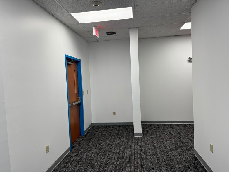 959 N Main St, Providence, RI for lease - Building Photo - Image 3 of 17