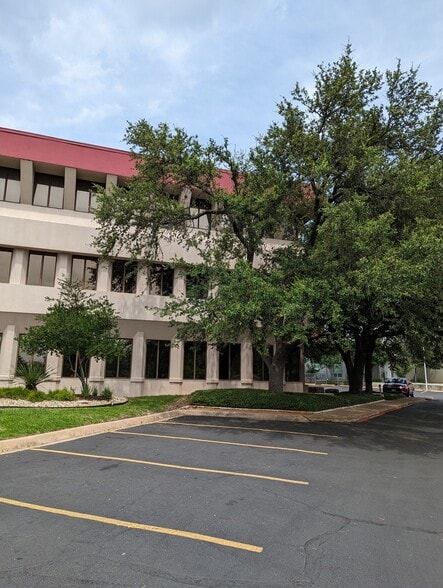 2222 Western Trails Blvd, Austin, TX for lease - Building Photo - Image 1 of 6