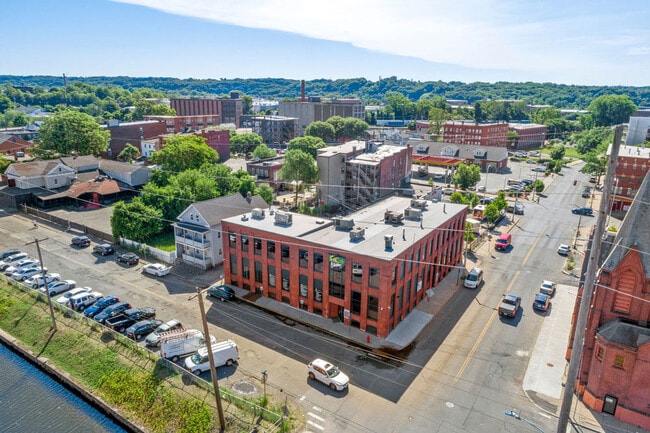 Plus de détails pour 306 Race St, Holyoke, MA - Bureau à vendre