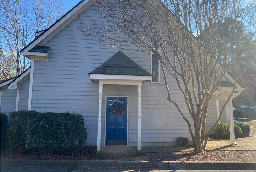 5106 Bur Oak Cir, Raleigh, NC à louer - Photo du bâtiment - Image 3 de 3