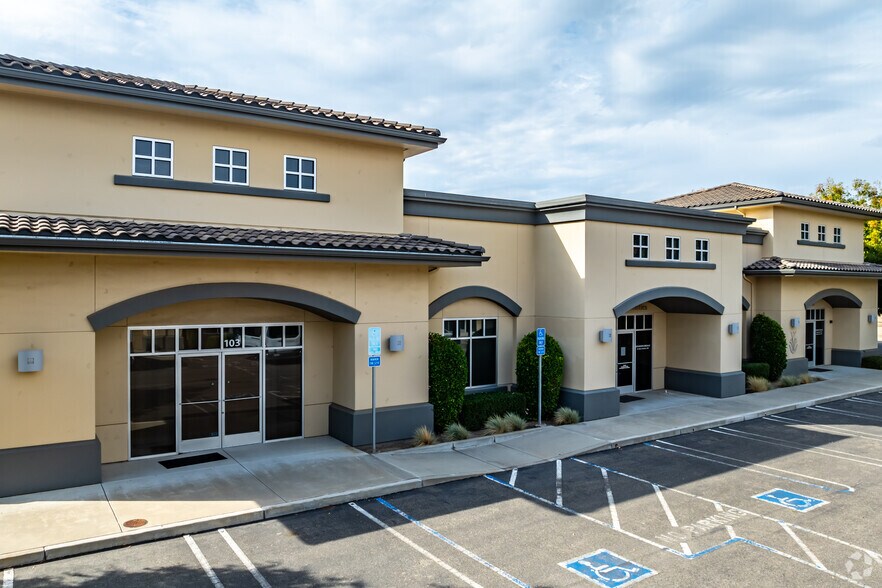 556 Lyell Dr, Modesto, CA à louer - Photo du bâtiment - Image 2 de 5