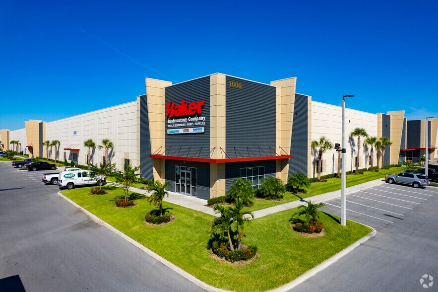 1500 County Line Rd, Plant City, FL à louer - Photo du bâtiment - Image 2 de 7