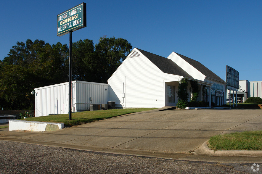 2426 Spruce St, Montgomery, AL for lease - Building Photo - Image 2 of 10