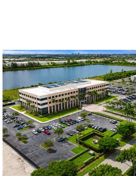 9725 NW 117th Ave, Miami, FL à louer - Photo du bâtiment - Image 2 de 28
