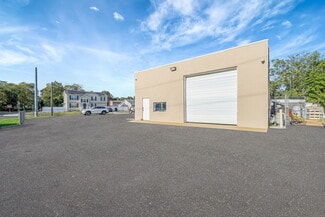 Plus de détails pour 93 N Clinton Ave, Bay Shore, NY - Industriel à vendre
