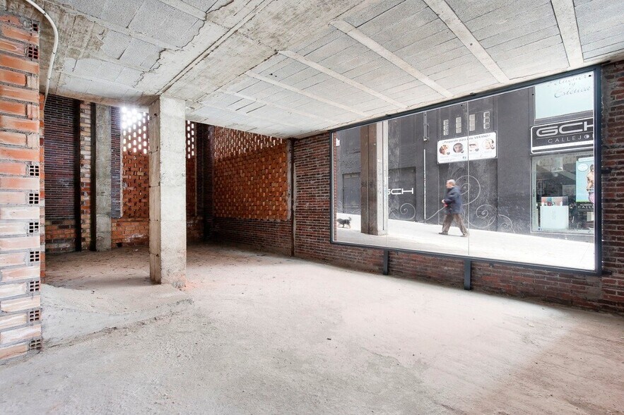 Retail in Granada for sale - Interior Photo - Image 1 of 23