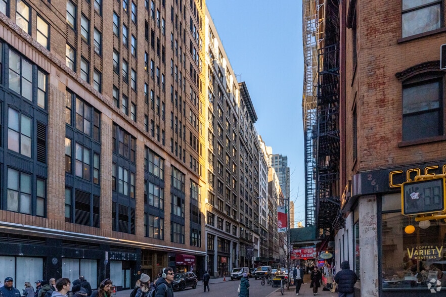 159 W 25th St, New York, NY for lease - Building Photo - Image 2 of 6