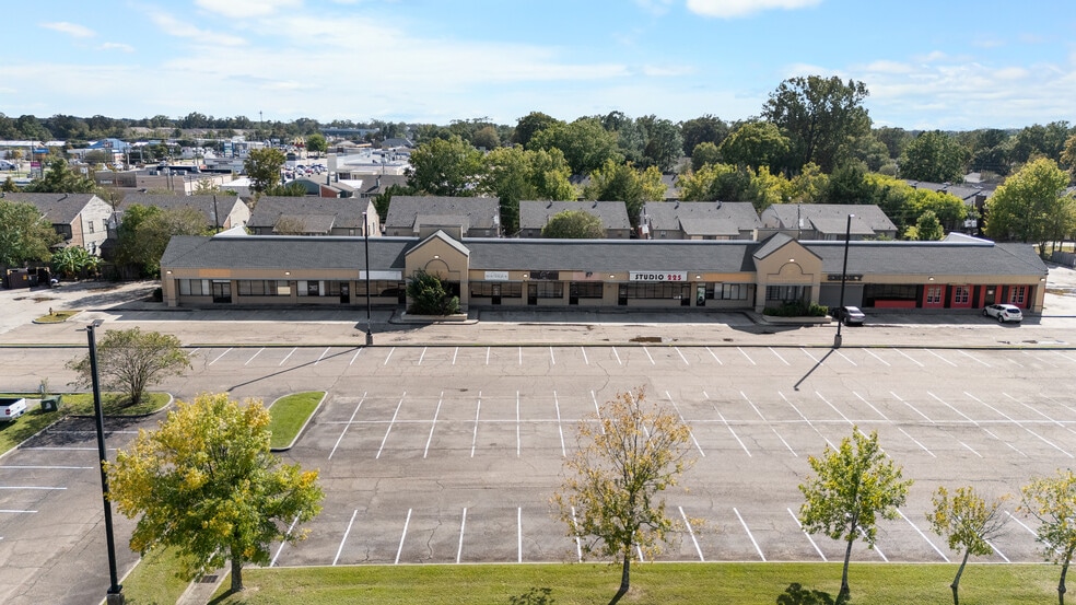 1962 O'Neal Ln, Baton Rouge, LA à vendre - Photo du bâtiment - Image 1 de 37