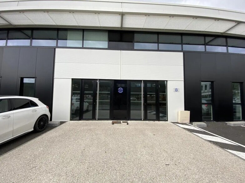 Office in Mérignac for lease - Building Photo - Image 2 of 8