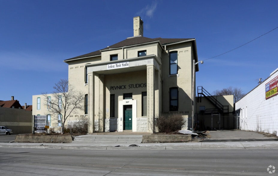 527 N 27th St, Milwaukee, WI for sale - Building Photo - Image 2 of 3