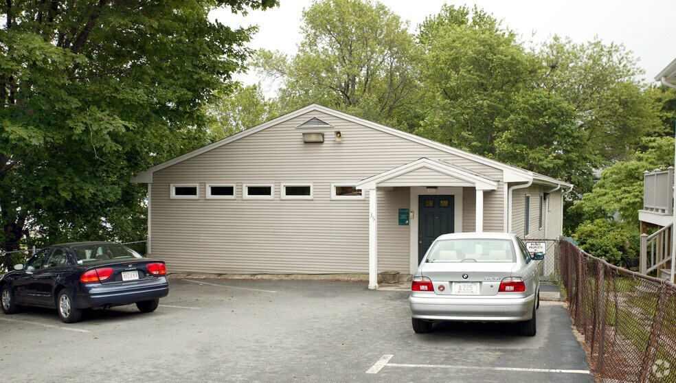 35 Hanna St, Quincy, MA à louer - Photo du bâtiment - Image 2 de 4