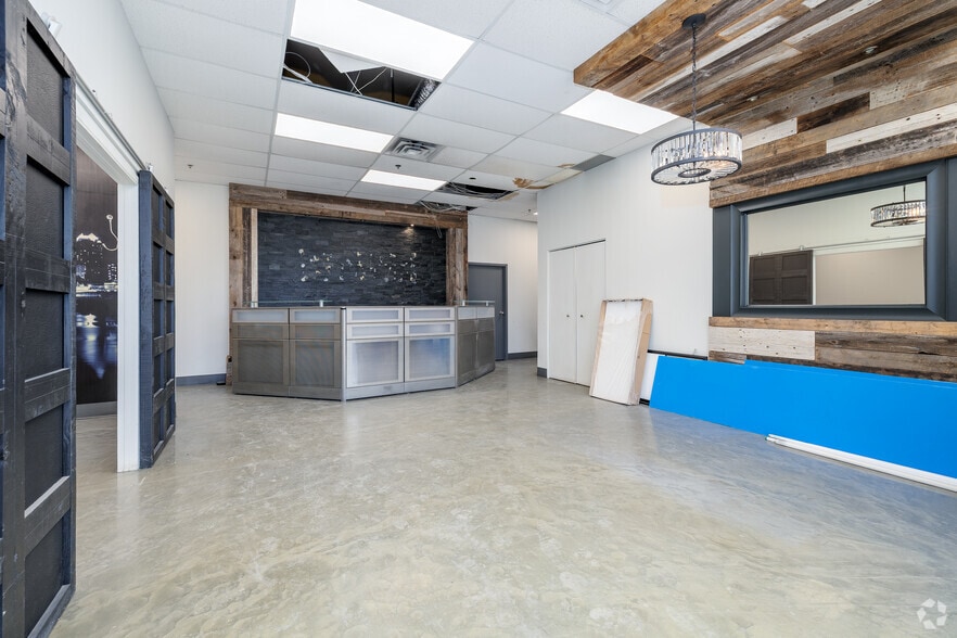9175-9225 Boul Langelier, Montréal, QC for lease - Interior Photo - Image 2 of 27