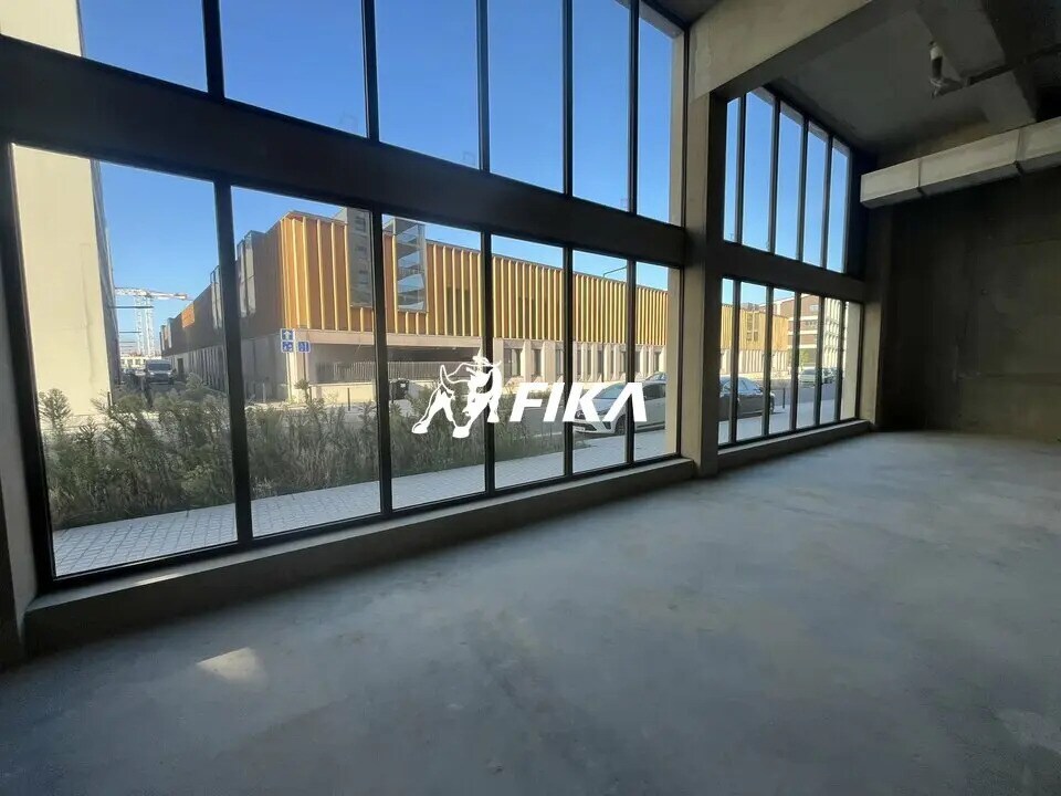 Flex in Bordeaux for sale Interior Photo- Image 1 of 9