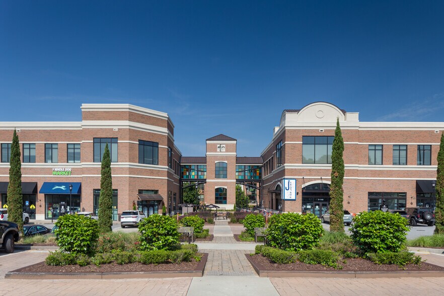 4600 Roswell Rd, Atlanta, GA à louer - Photo du bâtiment - Image 2 de 7