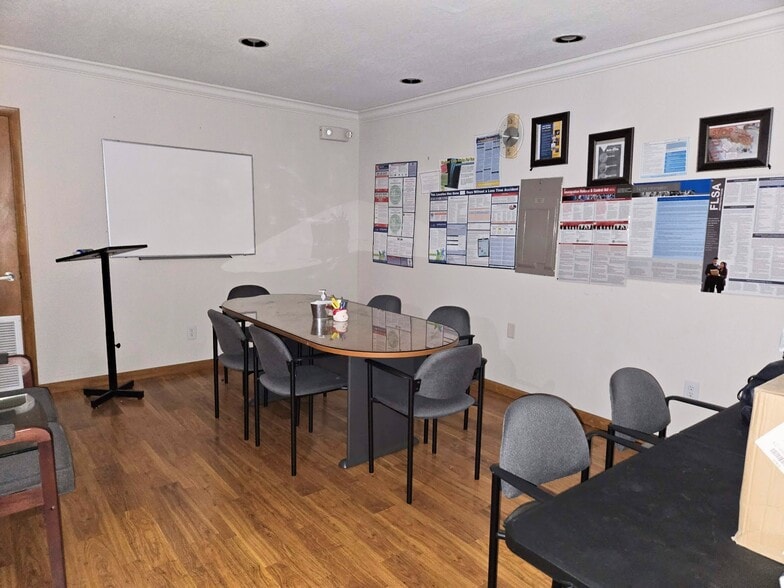 6187 NW 167th St, Miami Lakes, FL for sale - Interior Photo - Image 3 of 17