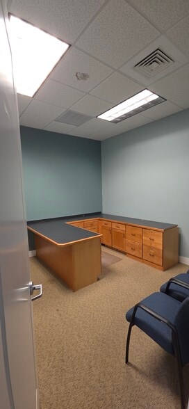 13830 Jetport Commerce Pky, Fort Myers, FL for lease - Building Photo - Image 3 of 27