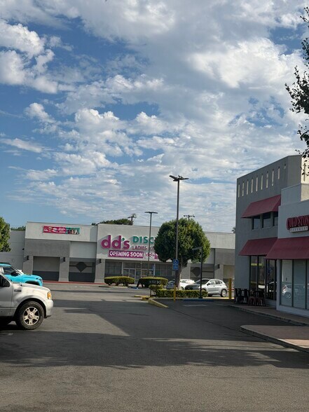 17200-17288 Saticoy St, Van Nuys, CA à louer - Photo du bâtiment - Image 3 de 10
