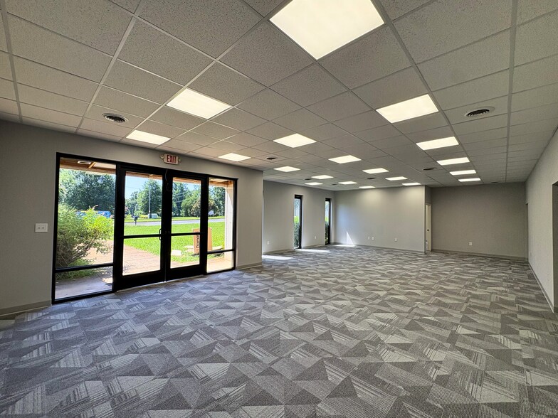 3030 Horseshoe Ln, Charlotte, NC à louer - Photo du bâtiment - Image 3 de 16