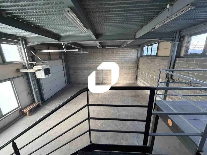 Flex in Le Thillay for lease Building Photo- Image 1 of 31