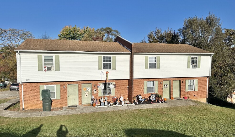 2213 Bailey Ave, Salem, VA for sale - Primary Photo - Image 1 of 3