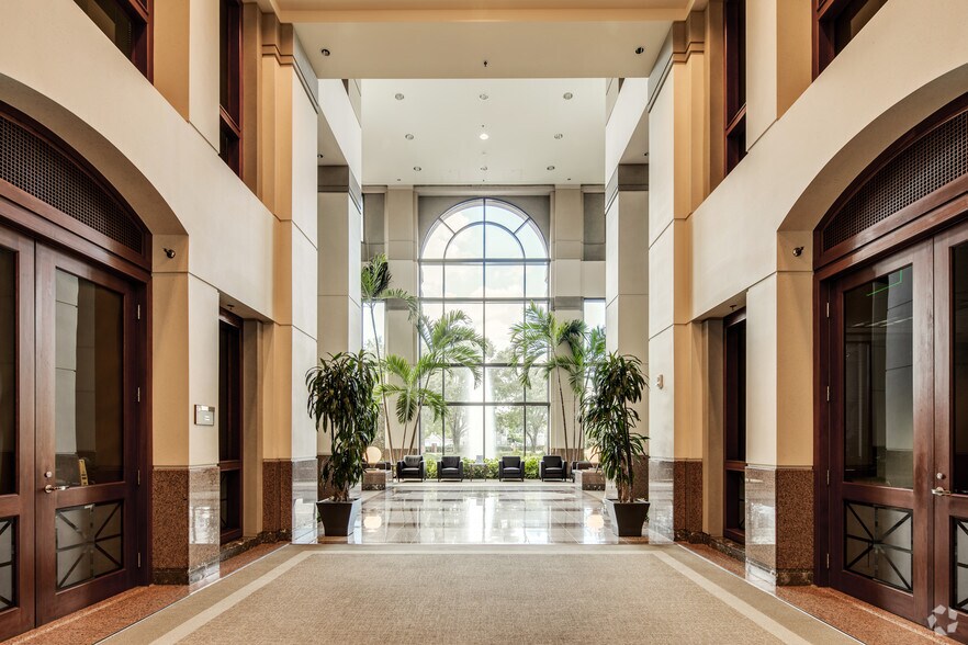 1900 Summit Tower Blvd, Orlando, FL à louer - Hall d’entrée - Image 2 de 8