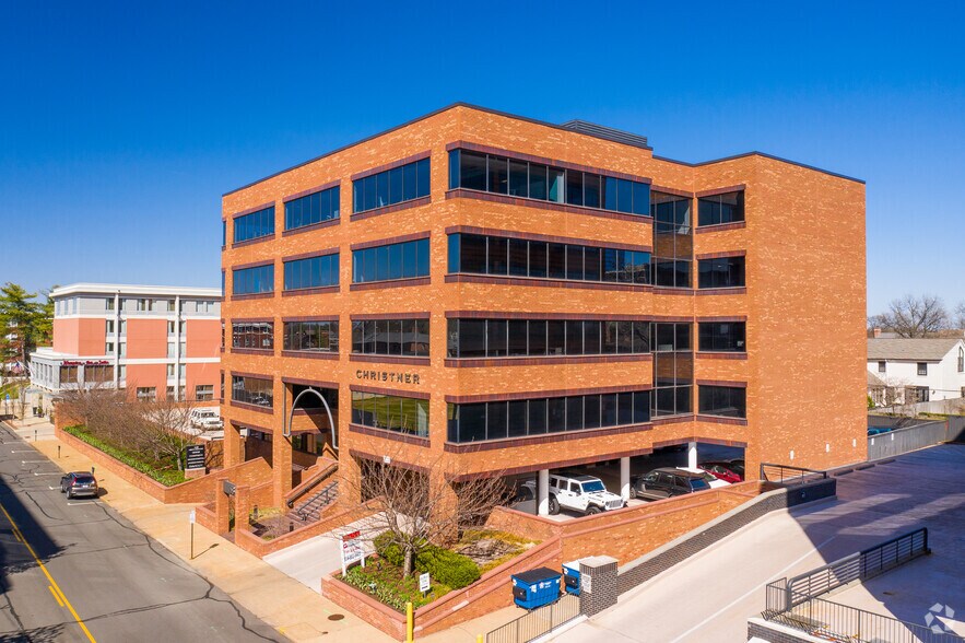 168 N Meramec Ave, Clayton, MO à louer - Photo principale - Image 1 de 6