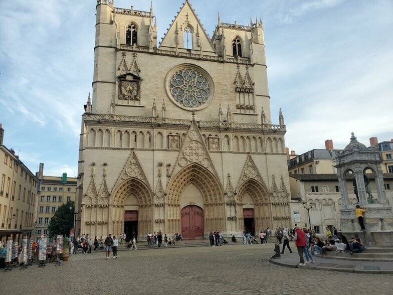 5 Place De La Baleine, Lyon for lease - Building Photo - Image 2 of 3