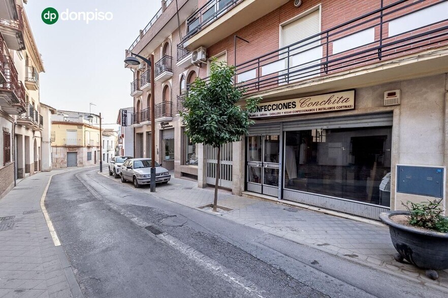 Retail in Peligros for sale - Building Photo - Image 1 of 8