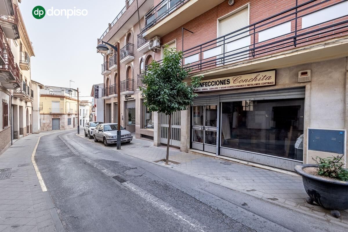 Retail in Peligros for sale Building Photo- Image 1 of 9