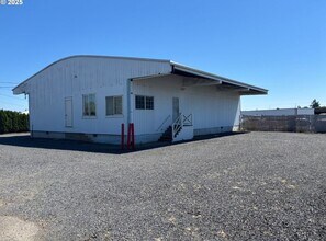 1466 NE Lafayette Ave, Mcminnville, OR à louer Photo du bâtiment- Image 2 de 5