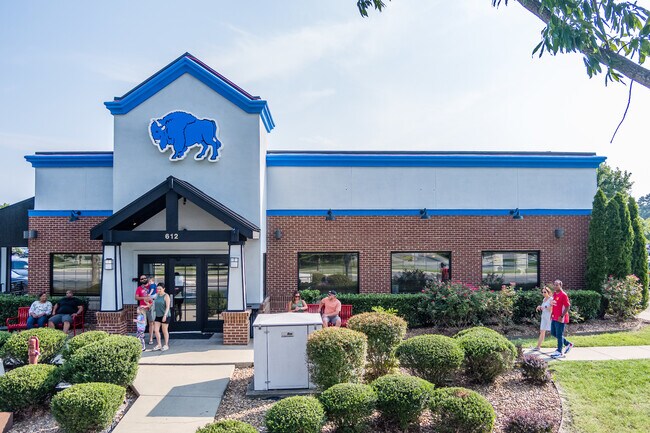 Plus de détails pour 612 Grassfield Pky, Chesapeake, VA - Commerce de détail à louer