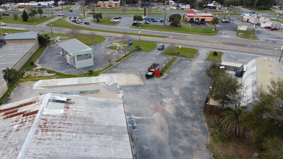 1002 N Navy Blvd, Pensacola, FL à vendre - Photo du bâtiment - Image 2 de 9