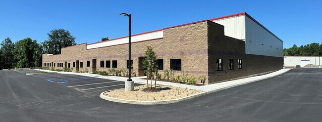 Plus de détails pour 2 Lear Jet Lane, Latham, NY - Local d'activités à louer