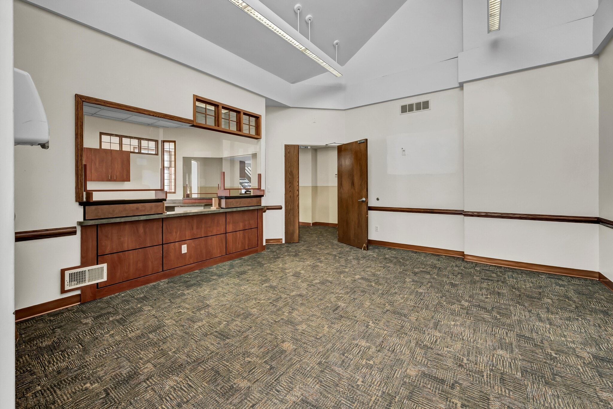 48 Route 6, Yorktown Heights, NY à louer Photo intérieure- Image 1 de 23