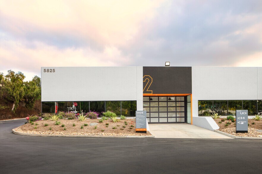 5825 Oberlin Dr, San Diego, CA à louer - Photo du bâtiment - Image 2 de 10