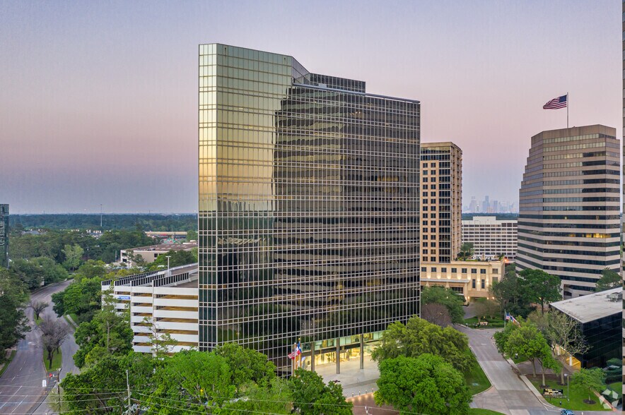 2 RIVERWAY, Houston, TX à louer - Photo du bâtiment - Image 2 de 22