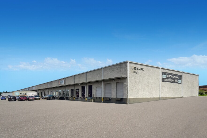 4502-4740 Transport Dr, Tampa, FL à louer - Photo du bâtiment - Image 3 de 34