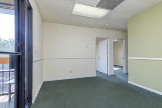 4191 Crescent Dr, Saint Louis, MO for lease Interior Photo- Image 2 of 6