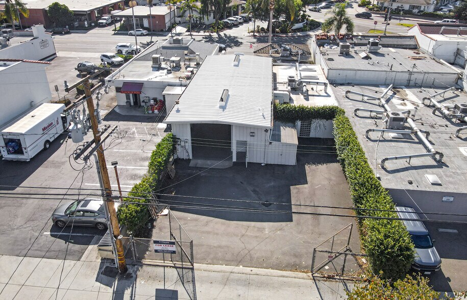 3030 State St, Santa Barbara, CA à louer - Photo du bâtiment - Image 2 de 6