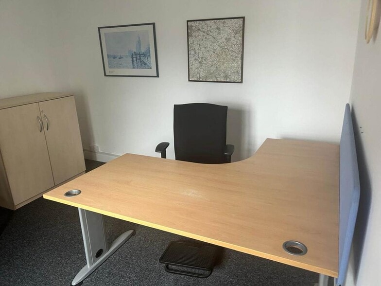 1 High St, Watlington for lease - Building Photo - Image 3 of 6