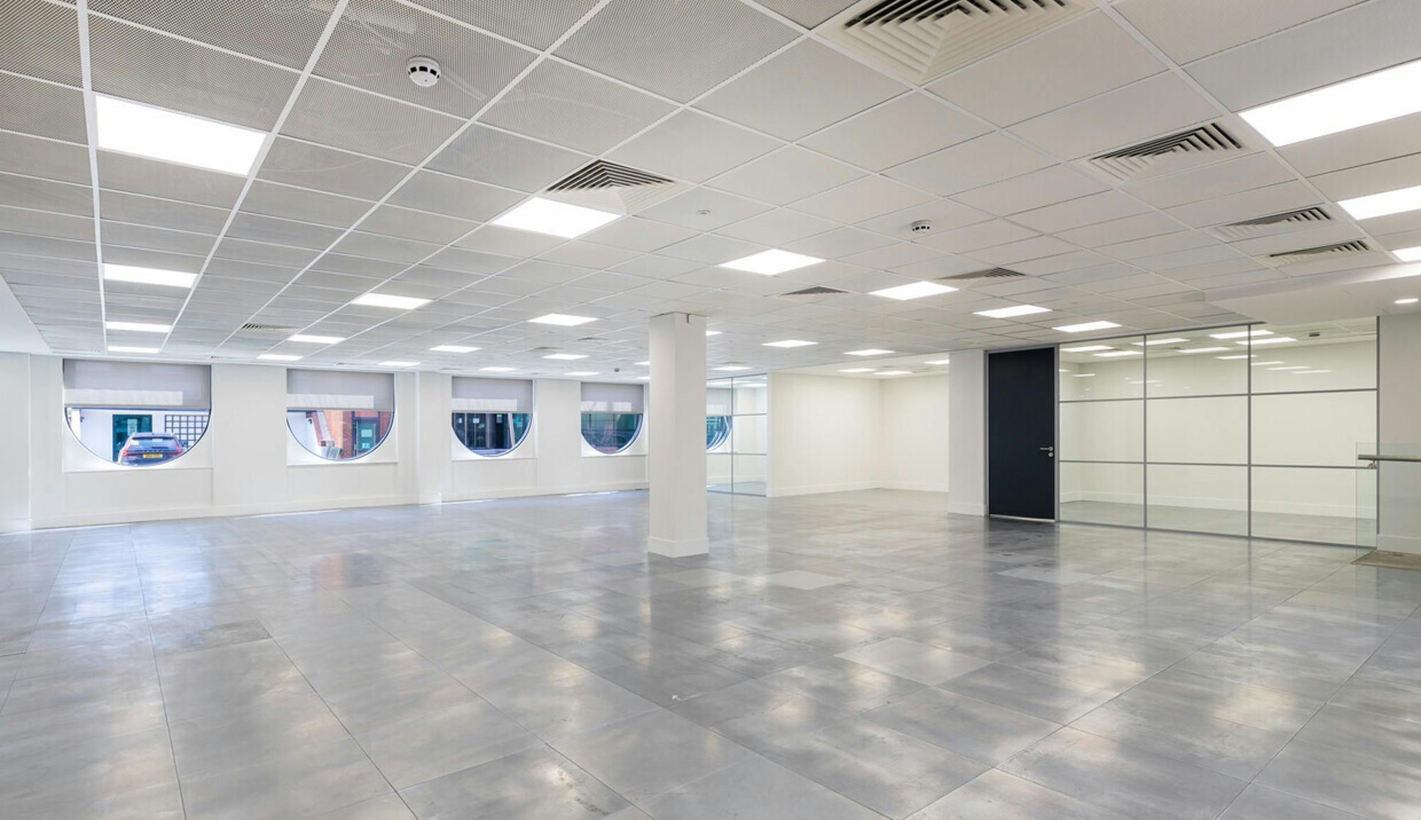 27-41 Church St W, Woking à louer Photo du bâtiment- Image 1 de 25