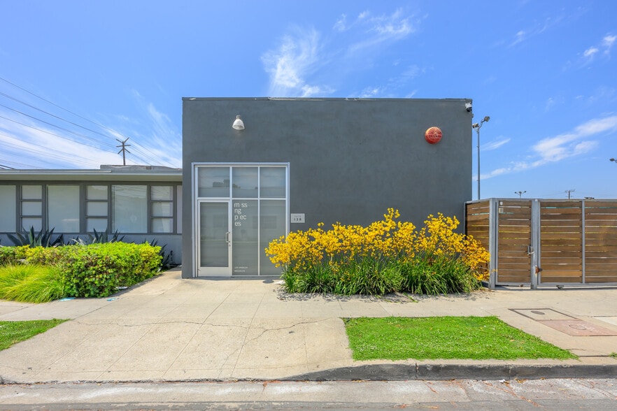 11751 Mississippi, Los Angeles, CA à vendre - Photo du bâtiment - Image 2 de 26