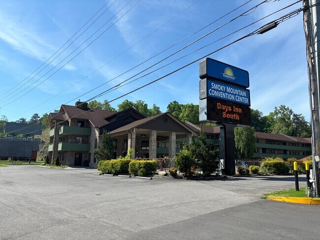 More details for 4010 Parkway, Pigeon Forge, TN - Hospitality for Sale