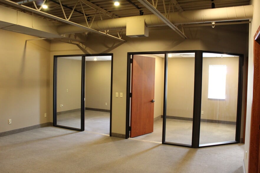 1500-1548 Cliff Rd E, Burnsville, MN for lease - Interior Photo - Image 3 of 3