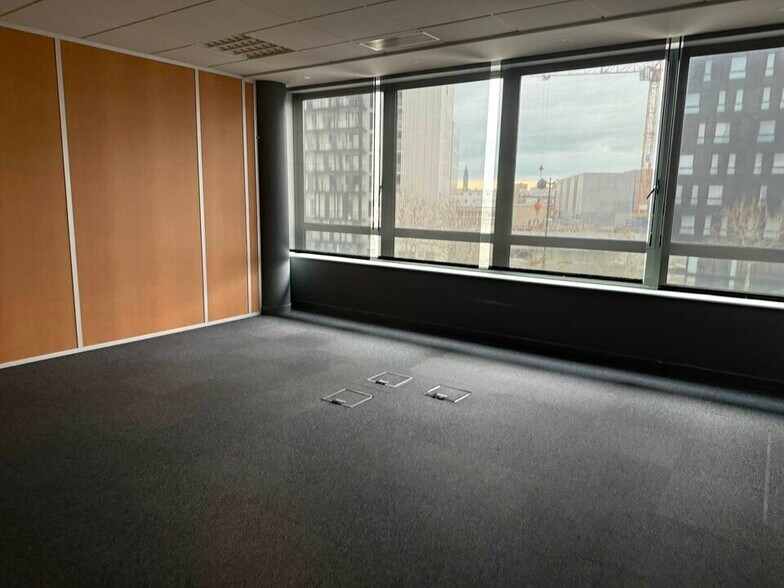 Retail in Le Havre for lease - Interior Photo - Image 2 of 25
