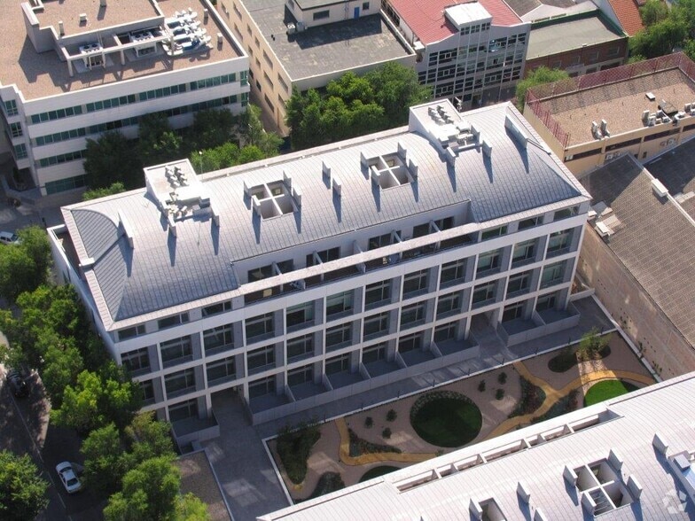 Office in Madrid, Madrid for lease - Building Photo - Image 2 of 11