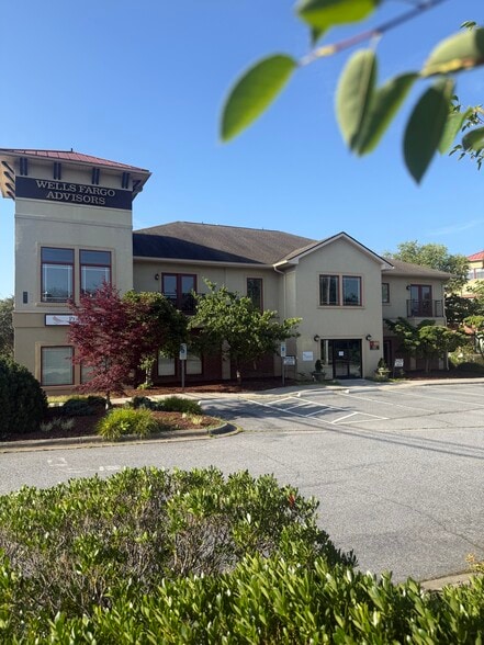 421 S Church St, Hendersonville, NC for sale - Building Photo - Image 2 of 15